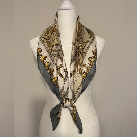 Authentic Vintage Hermès “Ludovicus Magnus” Silk Scarf - Picture 3 of 12